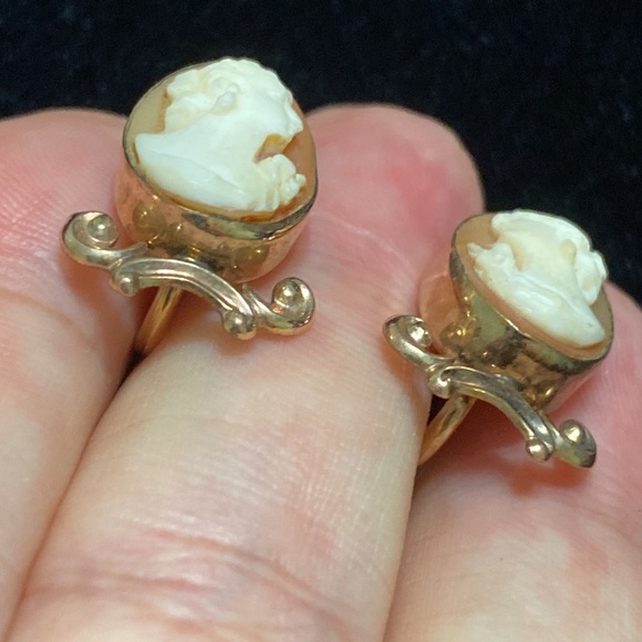 🖤Vtg💕12KGF VanDell Cameo clip earrings - Picture 5 of 10
